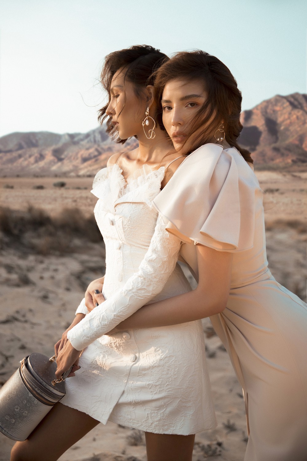 Kỳ Duyên và Minh Triệu ngày càng gắn bó, ôm ấp cực tình tứ giữa sa mạc-1