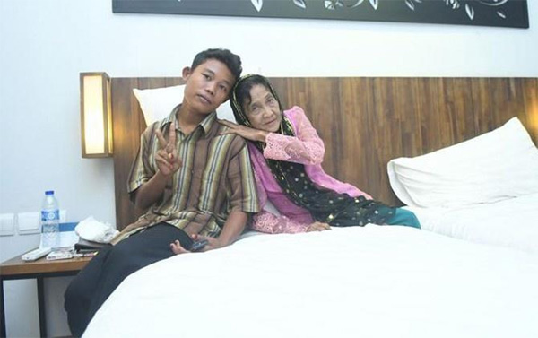 2 năm hậu lấy chồng 16 tuổi, giờ bà lão U71 phải thường xuyên đến phòng khám vì kiệt sức-1