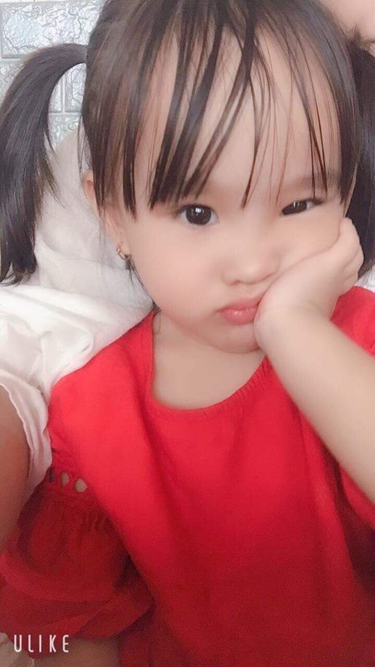 Quyết giữ lời hứa không hái quả của dì, cô bé 2 tuổi khiến người ta cười bò với cách trộm dâu độc nhất vô nhị-4