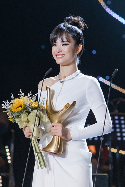 Đông Nhi nhận giải Cống Hiến, Lệ Quyên phát ngôn lạ khiến fan trách móc: Có phải đàn chị đang hằn học?-2