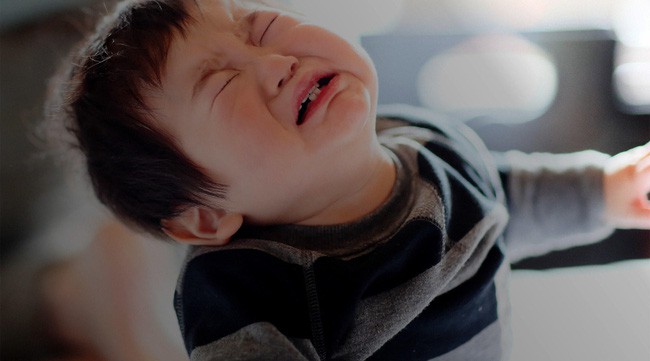 Đây là những điều cha mẹ rất nên lưu ý mỗi khi phải ra tay xử lý tính đố kỵ ở con nhỏ-1