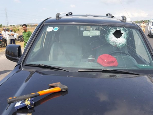 Đại úy CSGT bị lái xe bán tải chèn ngã lúc truy đuổi đang nguy kịch, bị gãy nhiều xương-3