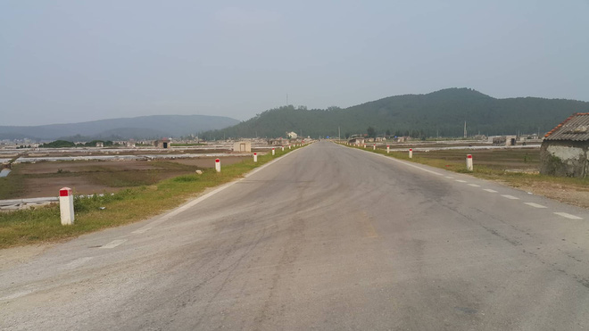 NÓNG: Gần 1 tấn chất tinh thể nghi ma túy nằm vô chủ bên đường-2