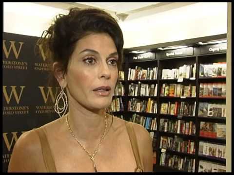 Mỹ nhân Những bà nội trợ kiểu Mỹ”: Đau đớn và ám ảnh khi bị chính người chú ruột lạm dụng tình dục nhiều lần tại bãi đỗ xe-4