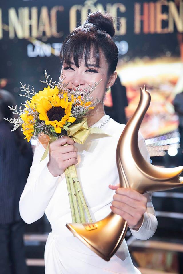 Lệ Quyên lên tiếng khi bị chất vấn tin đồn mỉa mai Đông Nhi hát khó nuốt vẫn được giải ca sĩ của năm-4