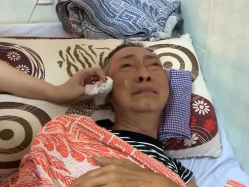 Cát Phượng kể câu chuyện xót xa sau khi vào viện thăm nghệ sĩ Lê Bình: Miệng anh cười nhưng nước mắt anh chảy-4