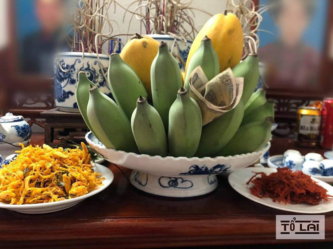 Nhắn vợ ở nhà làm cỗ cúng, đi làm về, những thứ thấy trên ban thờ khiến chồng tái mặt-1