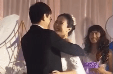 Một chàng trai hóa phù dâu trong đám cưới của người anh em với nụ cười tỏa nắng suýt làm lu mờ cô dâu chú rể-4