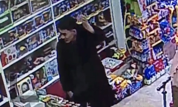 Đưa bà bầu đi viện, yêu râu xanh giở trò sàm sỡ ngay trên taxi-1