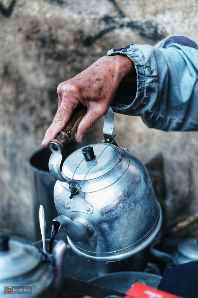 Quán cà phê vợt độc nhất vô nhị ở Đà Lạt, 30 năm chỉ bán từ 4 giờ sáng đến hơn 7 giờ sáng mỗi ngày-3