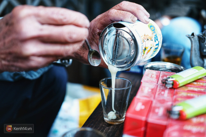 Quán cà phê vợt độc nhất vô nhị ở Đà Lạt, 30 năm chỉ bán từ 4 giờ sáng đến hơn 7 giờ sáng mỗi ngày-5