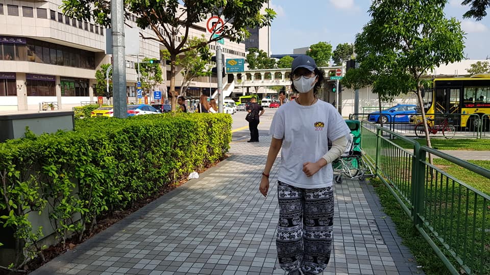 Đạo diễn Những ngọn nến trong đêm vui mừng khi sức khỏe con gái chuyển biến tốt-1