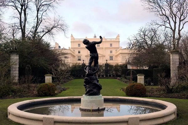 Quốc vương Brunei: Ba vợ 12 con và huyền thoại máy bay dát vàng, đội siêu xe vô đối toàn cầu-11