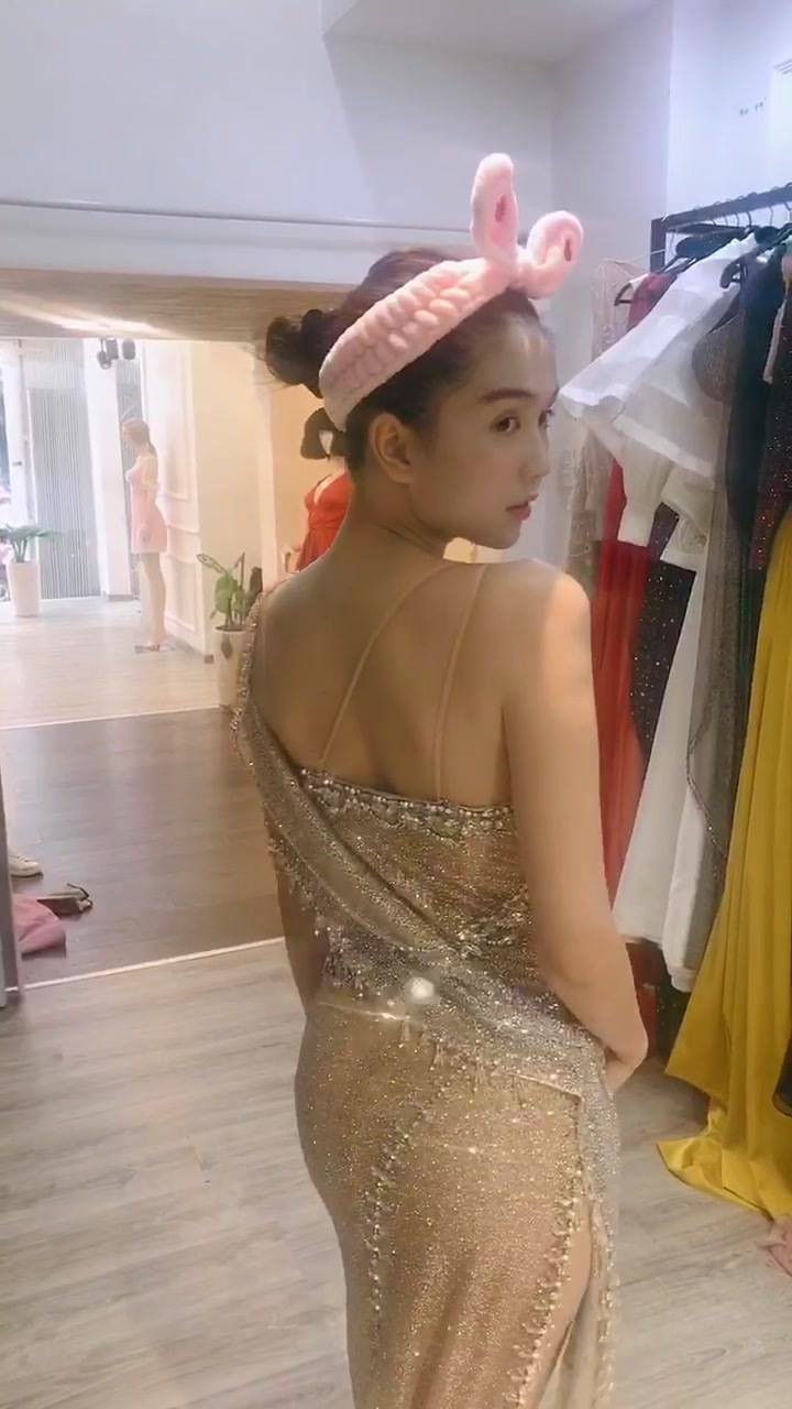 Ngọc Trinh bất ngờ bị người anh thân thiết bóc mẽ, còn đâu hình tượng nữ hoàng nội y sang chảnh, quyến rũ-4