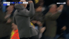 Pep Guardiola bị chế giễu vì màn ăn mừng hụt hài hước-3