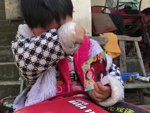 Bé gái 4 tuổi đột ngột qua đời nhưng phải đến 35 năm sau sự thật về người mẹ kế tàn độc mới bị vạch trần-3