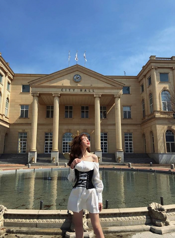 Đã hai con nhưng vóc dáng của Elly Trần nhiều thiếu nữ phải chạy dài mới bằng-8