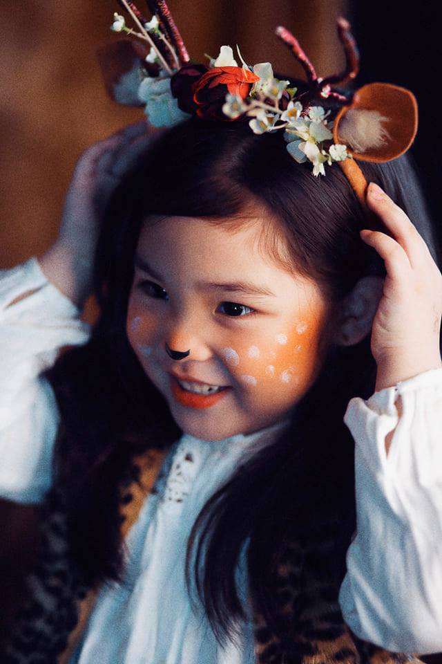 Sốt sắng lên kế hoạch cho con gái chụp bộ ảnh thiếu nữ bên hoa huệ, nhưng cái kết lại khiến mẹ trẻ khóc ròng-12