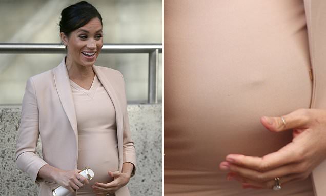 Đoạn clip em bé nhà Meghan đạp bụng mẹ bị người dùng mạng soi ra điểm bất thường, càng khiến dư luận nghi ngờ hơn-1