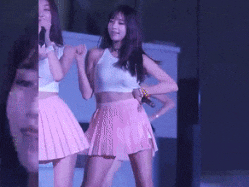 Trấn Thành, Đan Trường rách quần, Ngân Khánh, Hương Giang hở ngực trên sân khấu-13