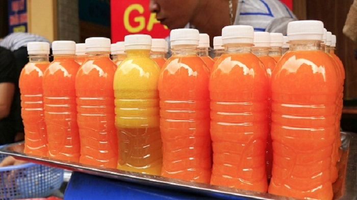 Nước ép hoa quả tràn vỉa hè Hà Nội: Bán rẻ bằng 1/3, ngày vẫn thu bạc triệu-2