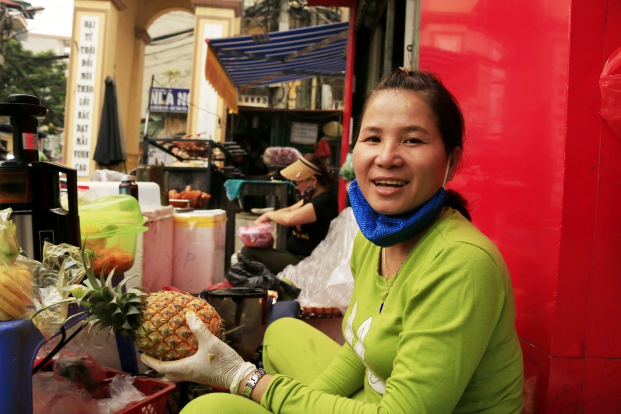 Nước ép hoa quả tràn vỉa hè Hà Nội: Bán rẻ bằng 1/3, ngày vẫn thu bạc triệu-9