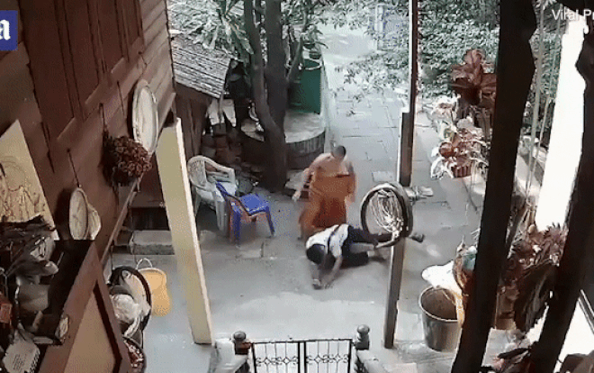 Nhà sư Thái Lan đánh người tàn tật, lý do phía sau càng phẫn nộ hơn-2
