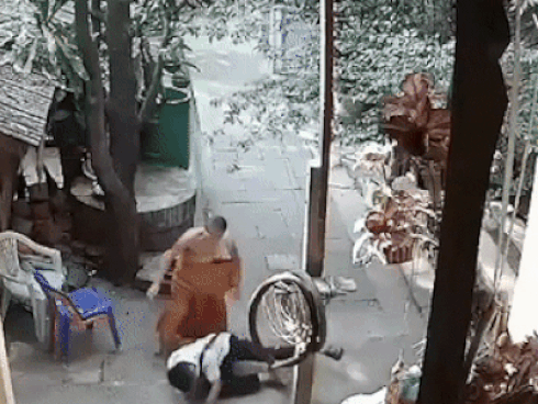 Nhà sư Thái Lan bị bắn chết vì lẻn vào cửa hàng ăn trộm xà phòng-2