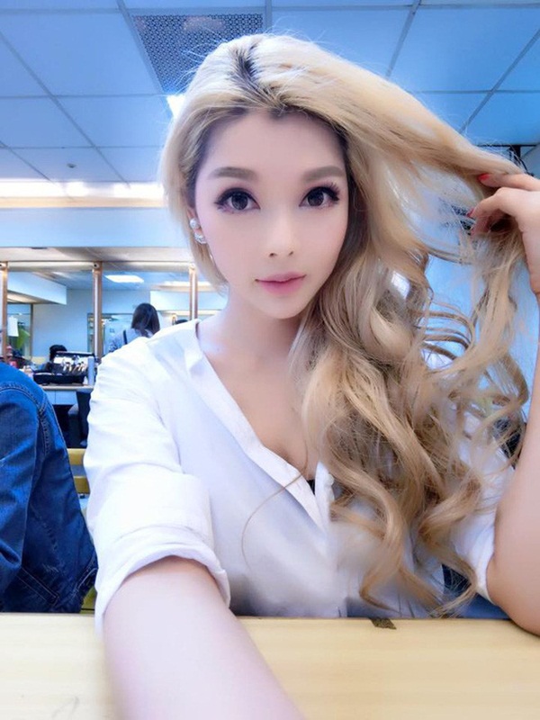 Siêu mẫu nóng bỏng lấy tỷ phú xấu nhất Đài Loan: Tôi nhận lời cầu hôn vì chồng quá đẹp trai-1