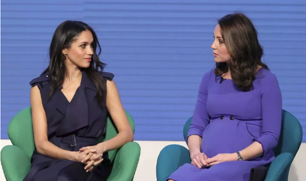 Hé lộ lý do bất ngờ đằng sau hành động Meghan thích nắm tay chồng nơi đông người và nhìn chằm chằm chị dâu Kate-3