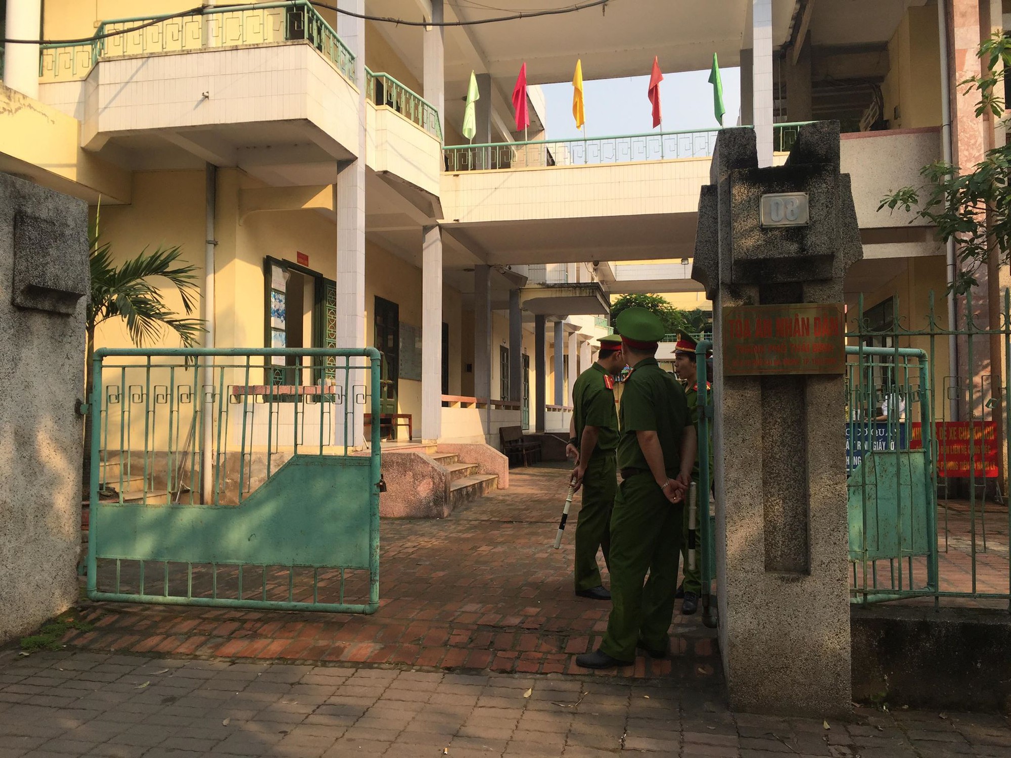 Đang xét xử cựu Thượng tá công an dâm ô nữ sinh 14 tuổi gây rúng động ở Thái Bình-1