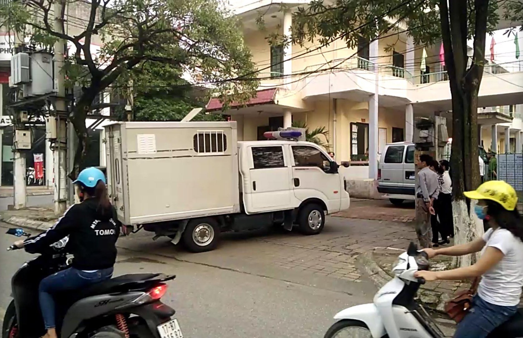 Đang xét xử cựu Thượng tá công an dâm ô nữ sinh 14 tuổi gây rúng động ở Thái Bình-3