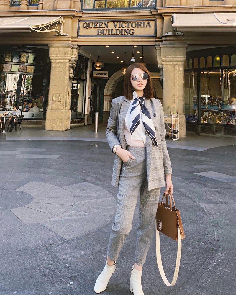 Hoàng Yến Chibi khoe ngực khủng - Jun Vũ mát mẻ với bikini xanh nõn chuối-3