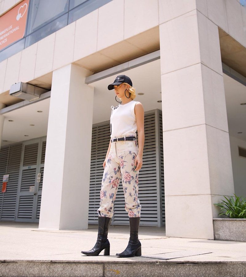 Hoàng Yến Chibi khoe ngực khủng - Jun Vũ mát mẻ với bikini xanh nõn chuối-7