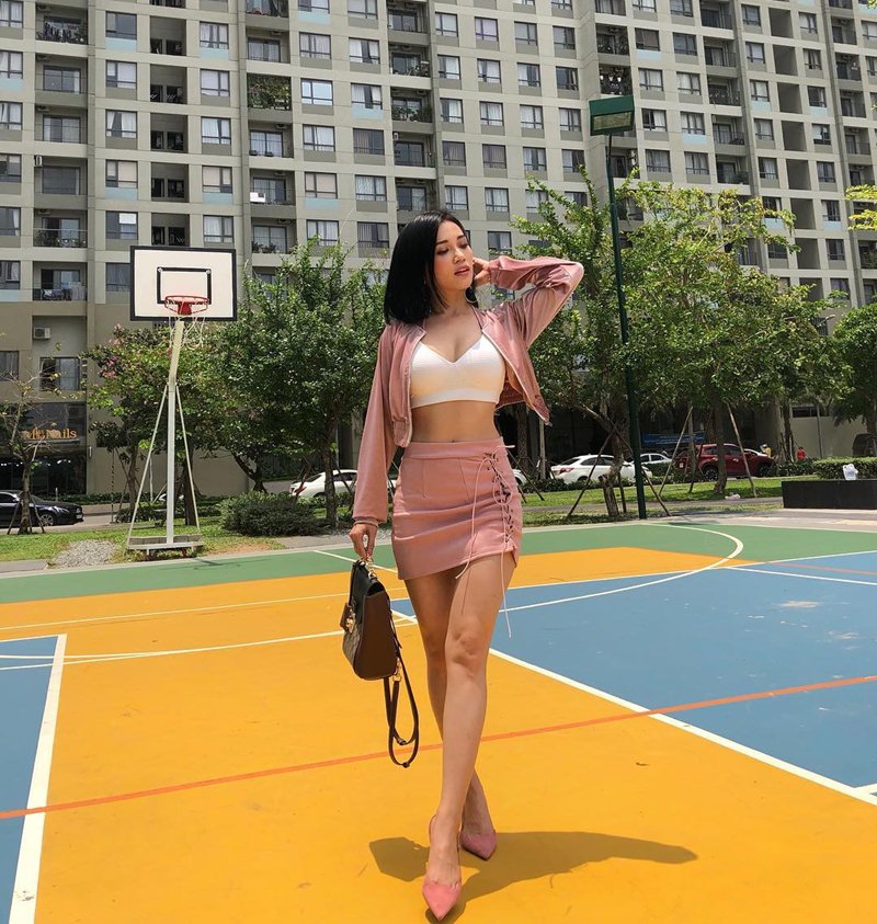 Hoàng Yến Chibi khoe ngực khủng - Jun Vũ mát mẻ với bikini xanh nõn chuối-9