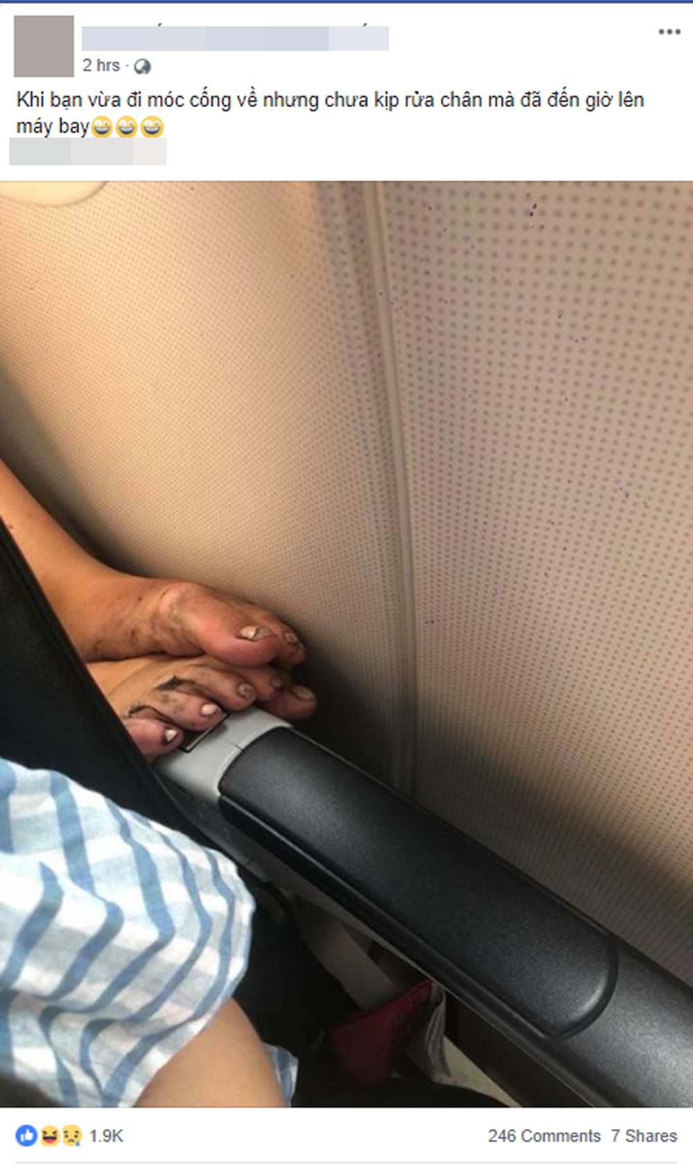 Bức ảnh ‘ôm trọn vòng chân’ trên máy bay khiến nhiều người phẫn nộ-2