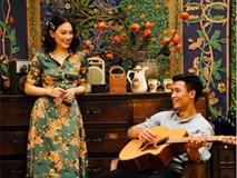 "Chú bộ đội" Tư Dũng ôm guitar và hát trong bộ ảnh mang phong cách vintage cực ngọt ngào "Chú bộ đội" Tư Dũng ôm guitar và hát trong bộ ảnh mang phong cách vintage cực ngọt ngào