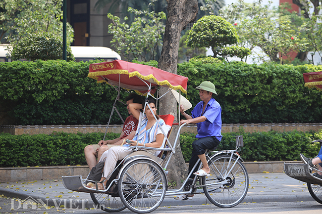 ẢNH: Người Hà Nội vật vã” trước nắng nóng gần 40 độ C-7