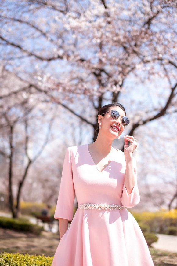 Hoa hậu Hà Kiều Anh trẻ trung, khoe dáng thon gọn ở Hàn Quốc-14