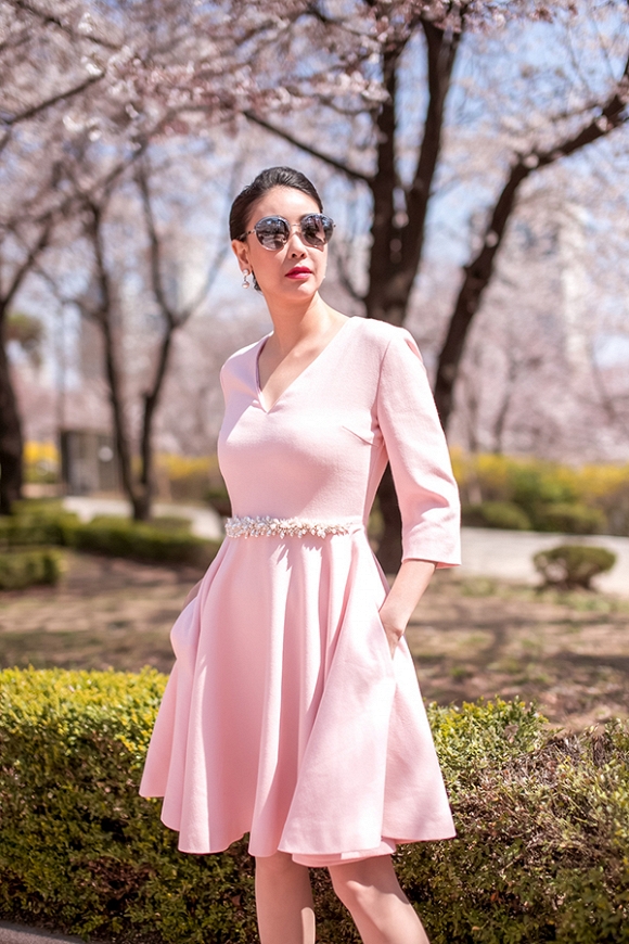 Hoa hậu Hà Kiều Anh trẻ trung, khoe dáng thon gọn ở Hàn Quốc-15