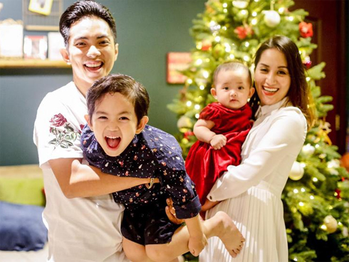 Bé Kubi nhà Khánh Thi - Phan Hiển lần đầu diện trang phục dancesport, nhảy như vũ công chuyên nghiệp bên mẹ-7