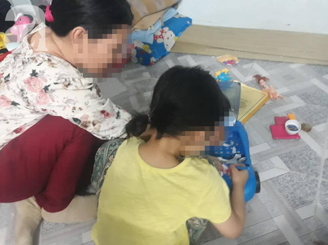Bé gái 5 tuổi nghi bị gã xe ôm dâm ô: Con bé sợ hãi không dám ra ngoài, nửa đêm giật mình la hét-1