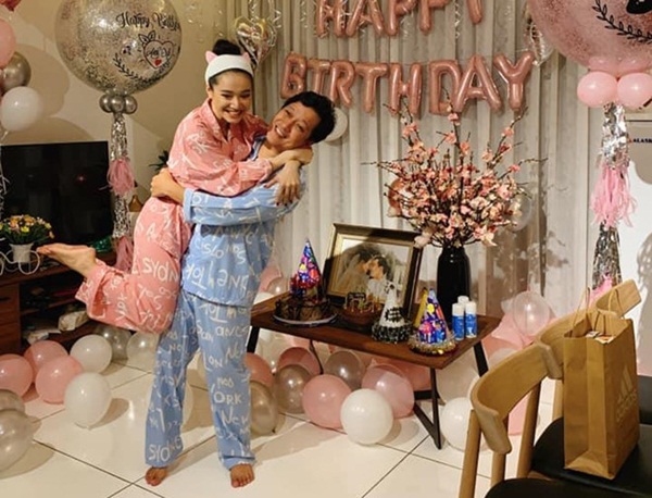 Rò rỉ hình ảnh tiệc sinh nhật Trường Giang: Danh hài ôm hôn, bế bổng Nhã Phương vô cùng hạnh phúc-4