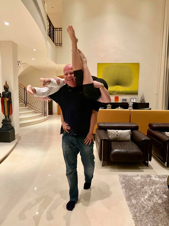 Thu Minh cùng con trai bày kế hạ gục chồng Tây và cái kết không thể đắng hơn-2