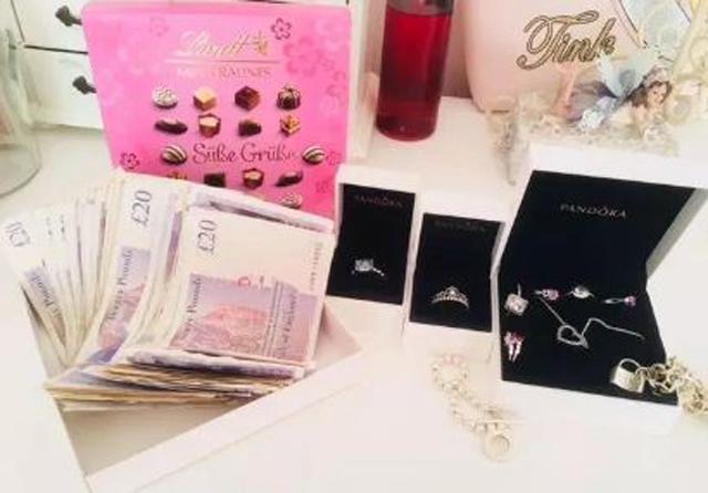 Nữ sinh viên cặp kè với bố nuôi để được trả tiền học, du lịch sang chảnh quanh năm-2