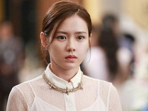 Nghi ngờ chồng và người giúp việc qua lại với nhau, vợ trẻ quyết tâm lật tẩy mọi chuyện bằng 1 chuyến du lịch