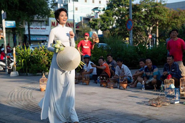 Cuộc sống của HHen Niê thay đổi thế nào kể từ khi trở thành Hoa hậu?-11