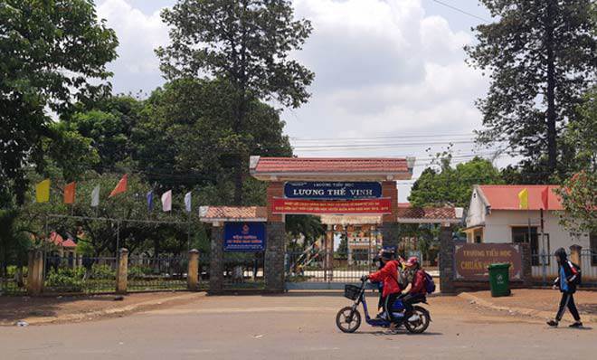 Bị đánh hội đồng, nữ sinh lớp 4 phải đến viện tâm thần, hiệu trưởng bảo không có gì!-1