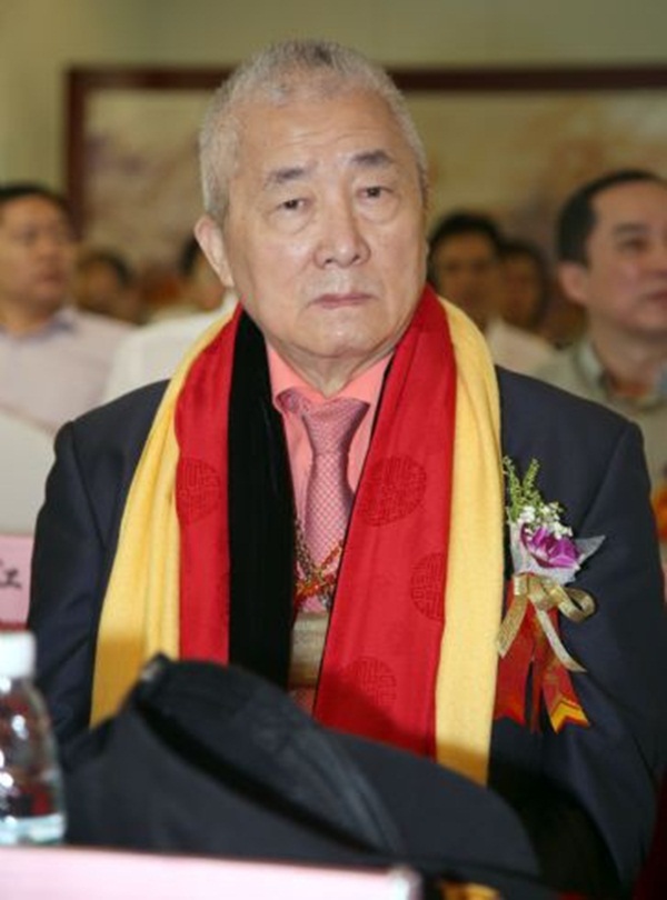 Hé lộ cha nuôi đại gia chống lưng cho Trương Bá Chi: Gia sản ngàn tỷ, từng vì con gái mà làm một điều-2