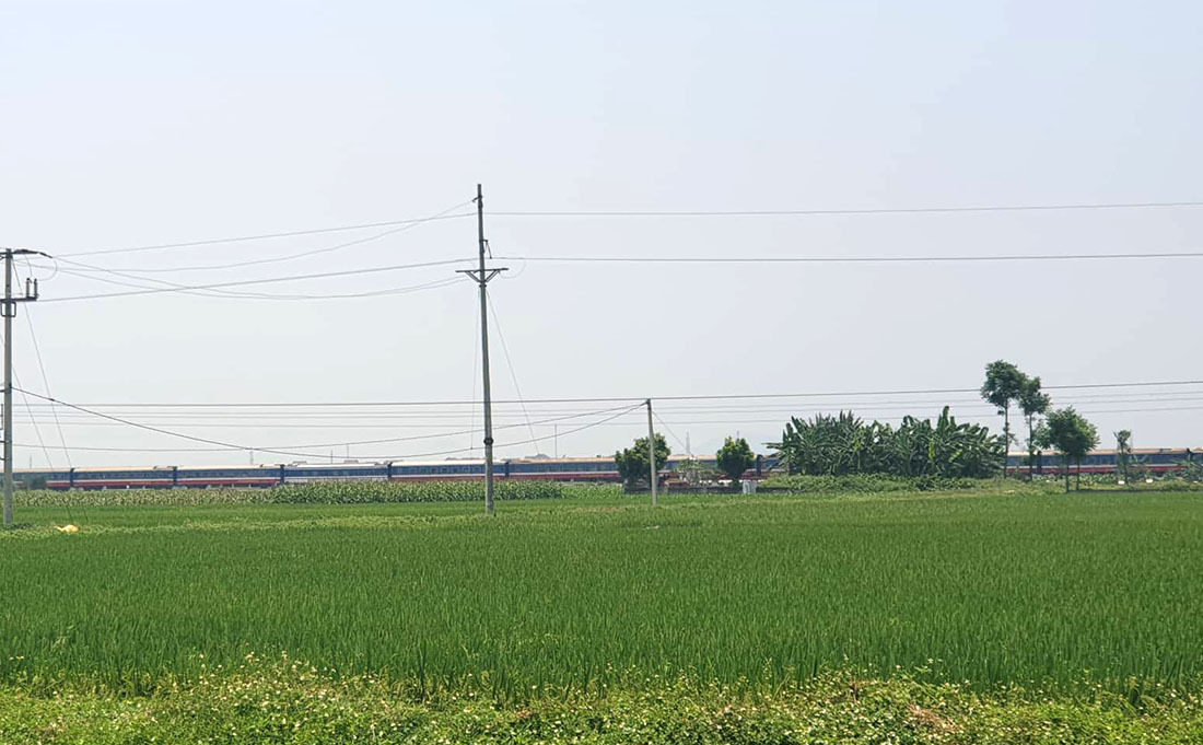 Tàu hỏa húc xe tải nát tươm, tài xế Nghệ An chết kẹt trong cabin-6